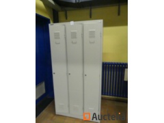 4 Metal Cloakroom Cabinets 3 Doors
