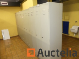 4-metal-cloakroom-cabinets-3-doors-1217083G.jpg