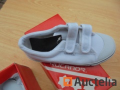 sports shoes - size 33